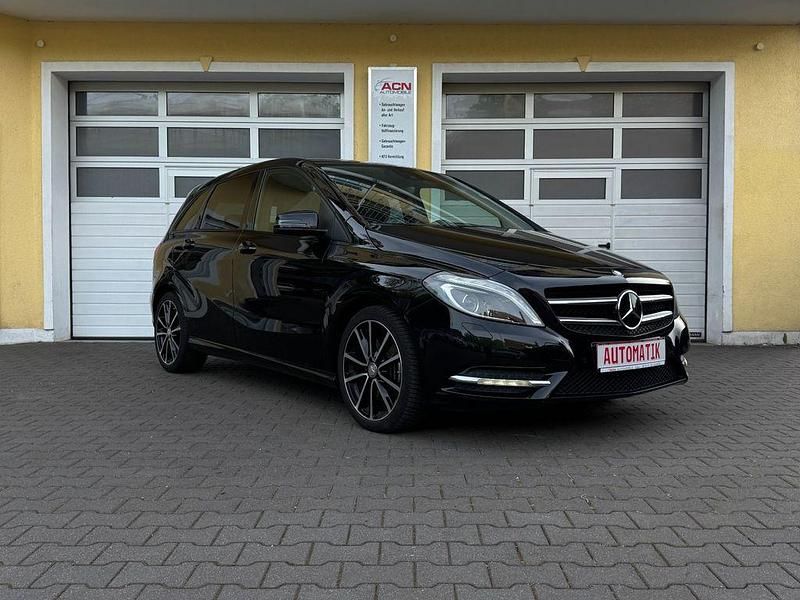 Schwarz Gebraucht 2015 Mercedes 250 Limousine | 14.990 € (Fairer Preis) - Bild 1/4