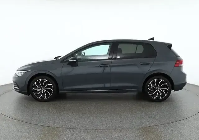 Gebraucht VW Golf VIII Move 150 PS (110 kW) 2023 Grau Limousine