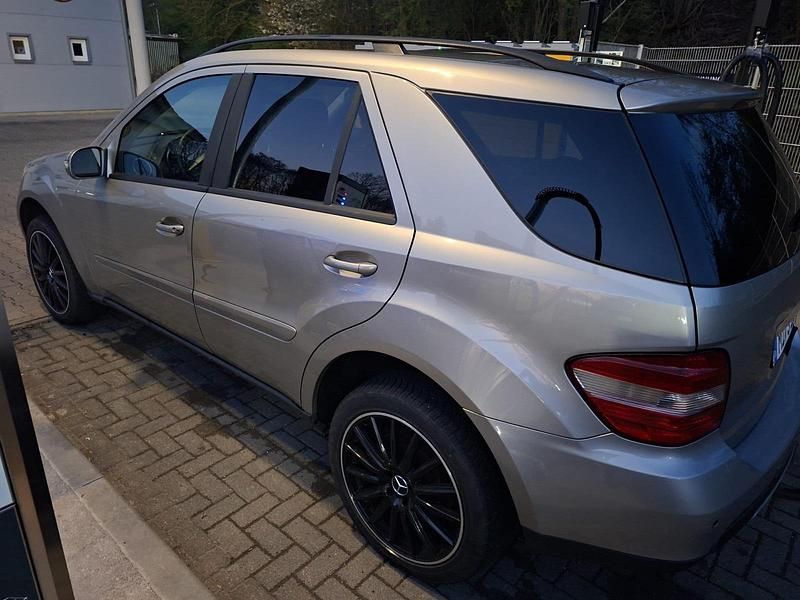 Gebraucht Mercedes ML320 224 PS (164 kW) 2006 Silber SUV