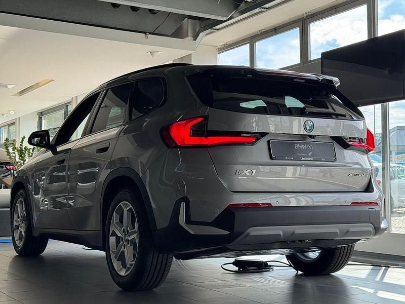 Gebraucht BMW iX1 Shadowline 230 kW (313 PS) 2025 Spacesilber metallic SUV