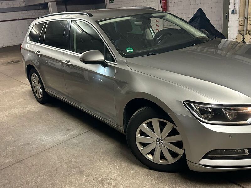 Silber Gebraucht 2015 VW Passat Comfortline Kombi | 11.500 € (Fairer Preis) - Bild 1/4
