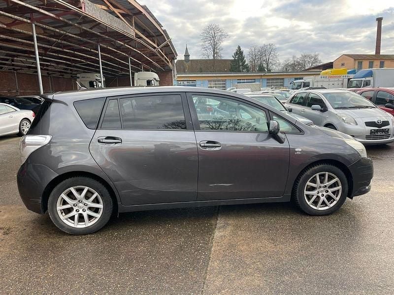 Gebraucht Toyota Verso Executive 150 PS (110 kW) 2010 Grau Van / Kleinbus