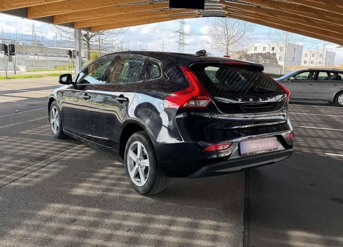 Gebraucht Volvo V40 You! 114 PS (83 kW) 2014 Black sapphire / metallic Limousine