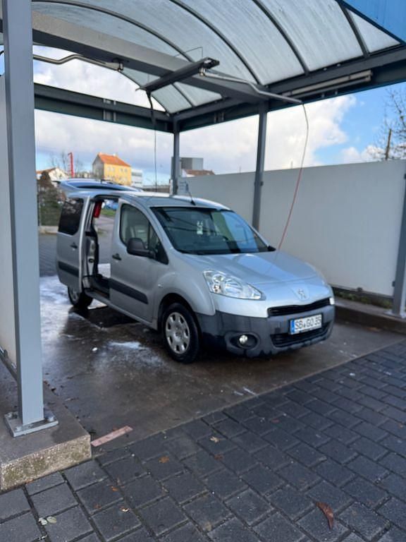 Silber Gebraucht 2015 Peugeot Partner Van | 7.800 € (Fairer Preis) - Bild 1/4