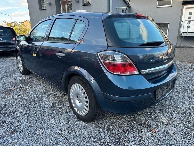 Second-hand Opel Astra Basis 90 CP (66 kW) 2009 Albastru Berlinǎ