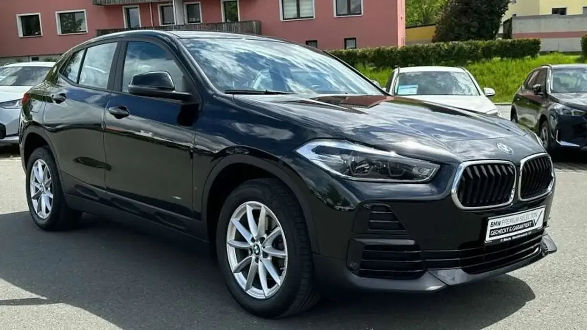 Gebraucht BMW X2 Advantage 136 PS (100 kW) 2022 Black sapphire metallic SUV