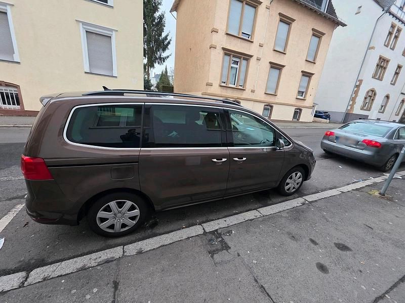 Gebraucht VW Sharan 150 PS (110 kW) 2011 Braun Van / Kleinbus