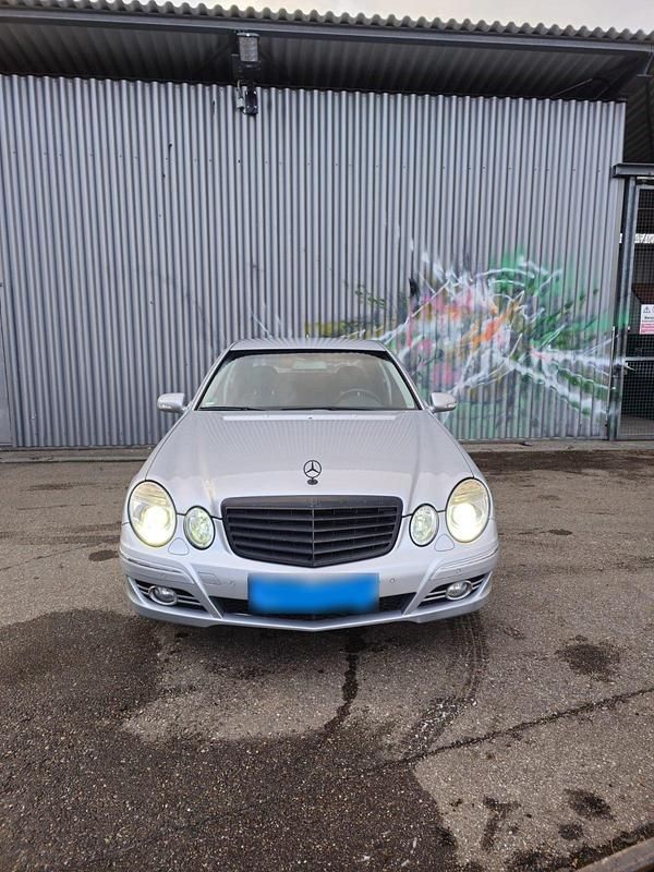Gebraucht Mercedes E220 Avantgarde 170 PS (125 kW) 2007 Silber Limousine