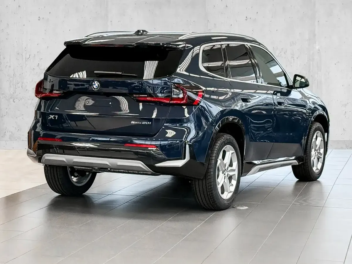 Neu BMW X1 xLine 156 PS (114 kW) 2025 Blau SUV