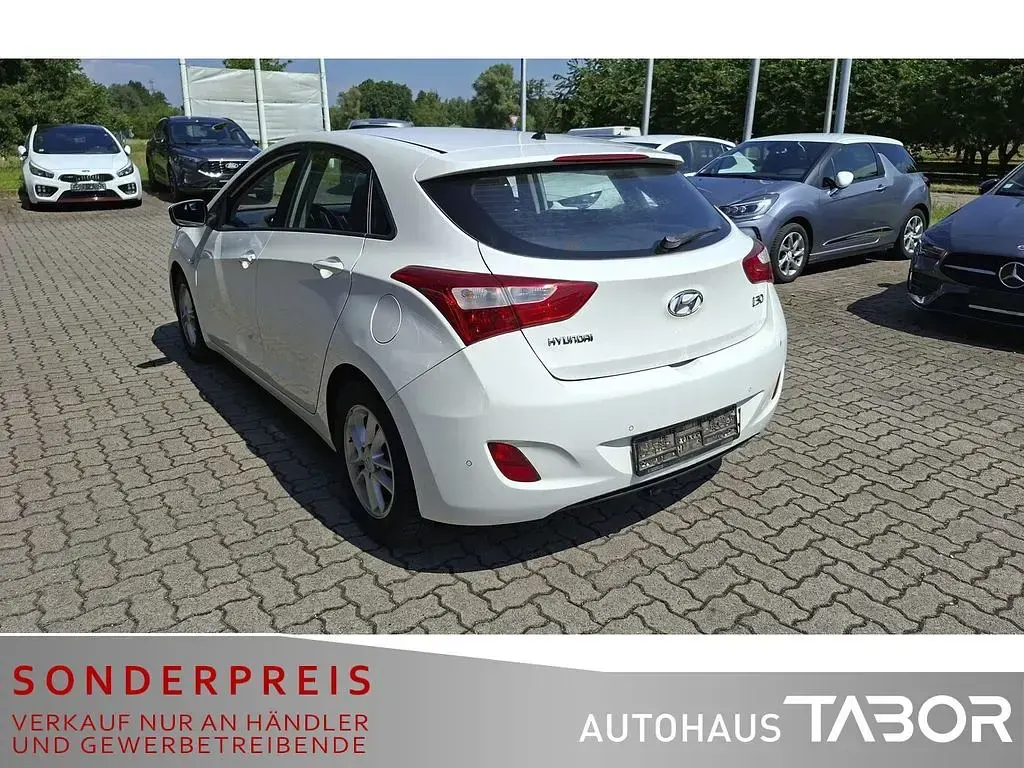 Gebraucht Hyundai i30 Edition 110 PS (80 kW) 2013 Creamy white / sol Limousine