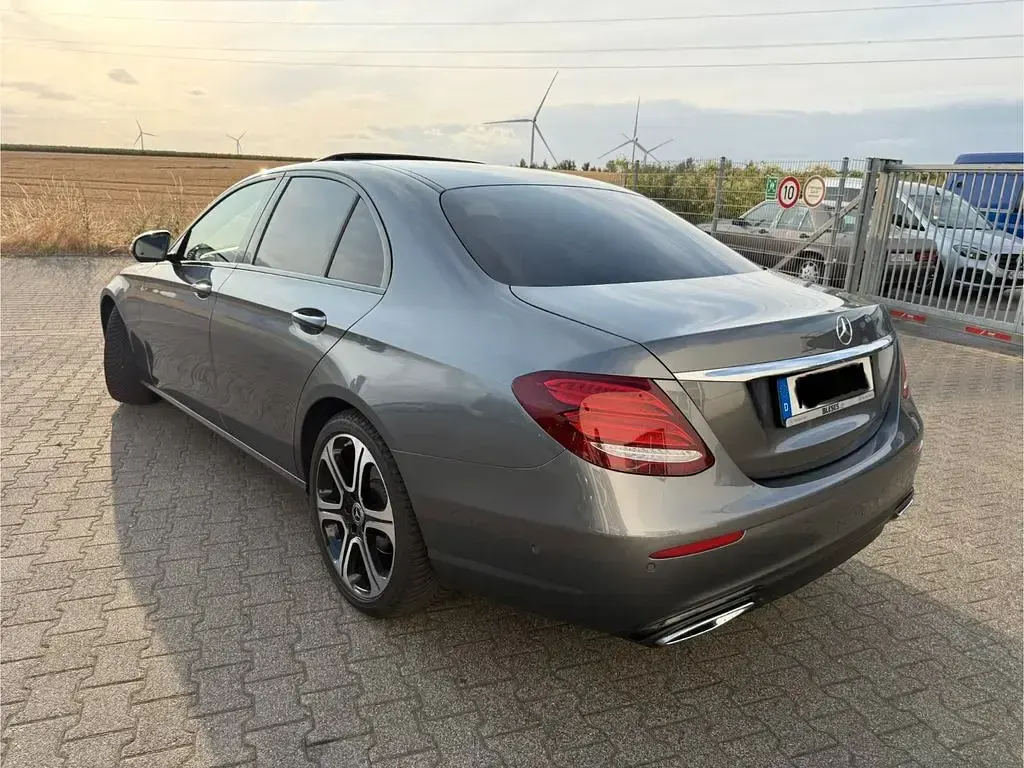 Gebraucht Mercedes E220 Night 194 PS (142 kW) 2018 Grau Limousine