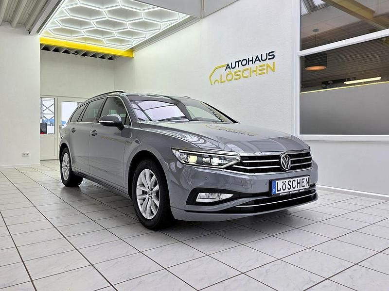 Grau Gebraucht 2023 VW Passat Business Kombi | 28.990 € (Etwas zu teuer) - Bild 1/4