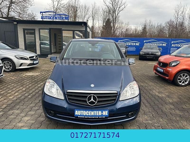 Blau Gebraucht 2010 Mercedes A180 Limousine | 7.250 € (Etwas zu teuer) - Bild 1/4