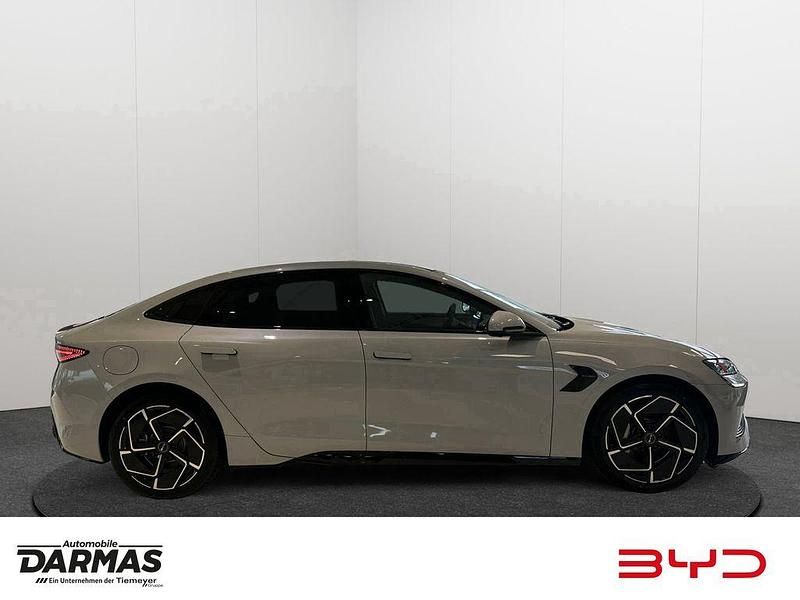 Neu BYD Seal Design 230 kW (313 PS) 2026 Grau Limousine