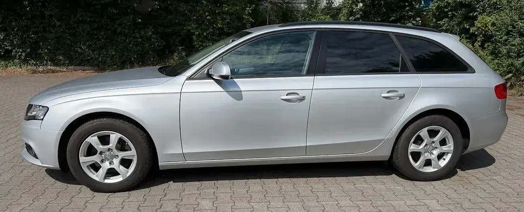 Gebraucht Audi A4 Attraction 160 PS (117 kW) 2011 Silber Kombi