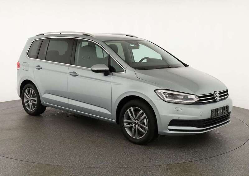 Oyster silver metallic Neu 2025 VW Touran Comfortline Van / Kleinbus | 37.045 € (Guter Preis) - Bild 1/4
