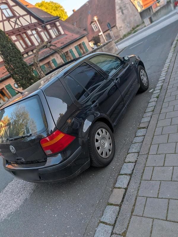 Second-hand VW Golf IV 2002 Negru Berlinǎ