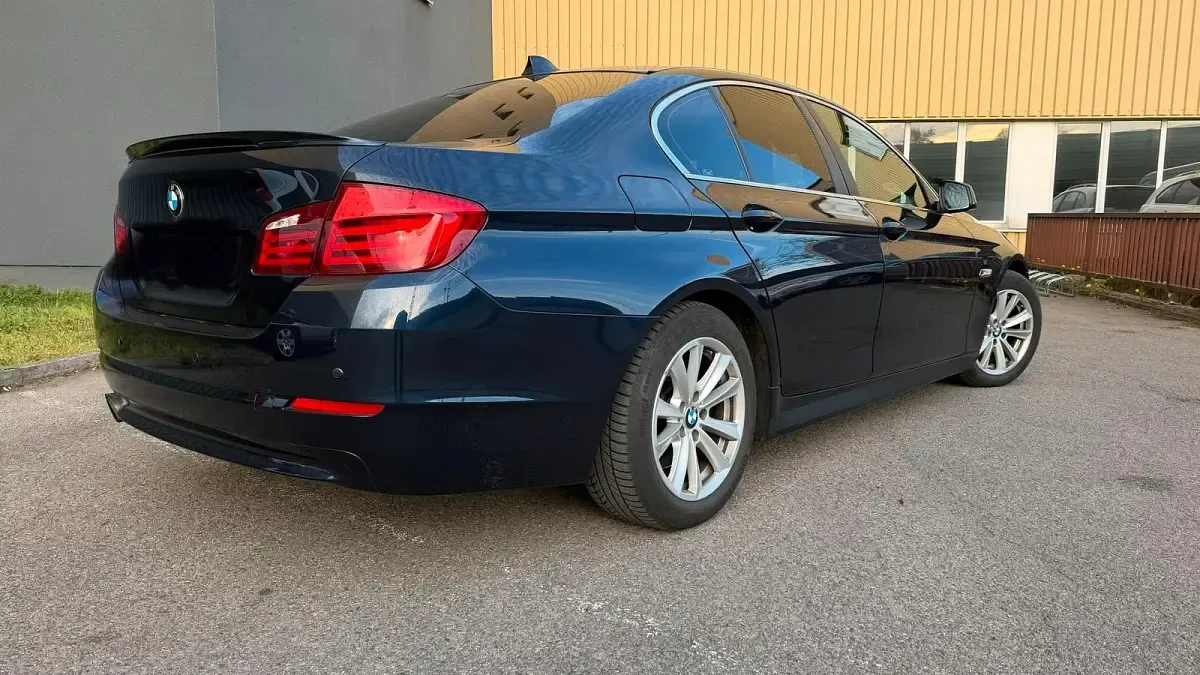 Gebraucht BMW 520 184 PS (135 kW) 2013 Blau Limousine