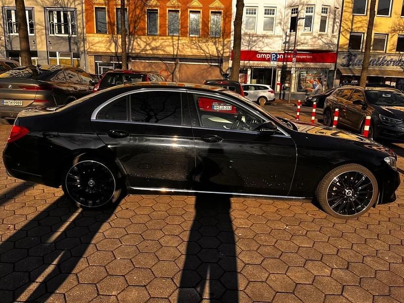 Gebraucht Mercedes E220 196 PS (144 kW) 2018 Schwarz Limousine