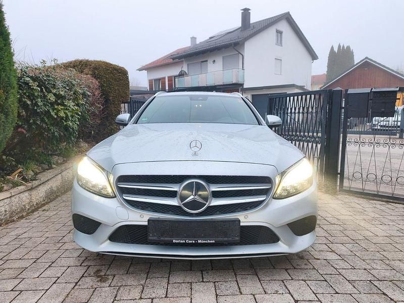 Grau Gebraucht 2020 Mercedes C220 Avantgarde Limousine | 19.200 € (Superpreis) - Bild 1/4