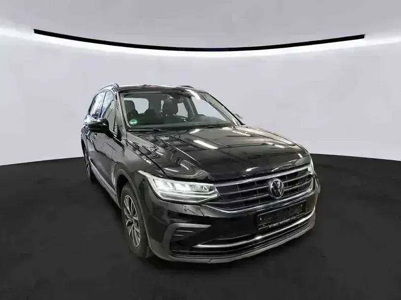 Gebraucht VW Tiguan Life 150 PS (110 kW) 2023 Schwarz SUV