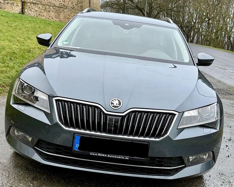 Blau Gebraucht 2017 Skoda Superb Style Kombi | 12.499 € (Guter Preis) - Bild 1/4