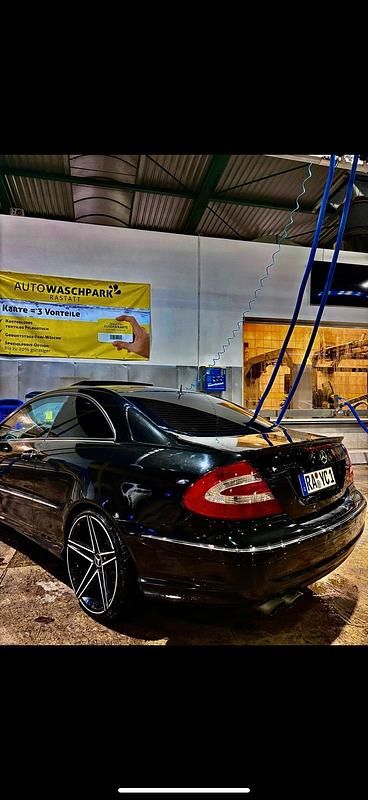 Schwarz Gebraucht 2004 Mercedes CLK500 AMG Coupé | 9.500 € (Fairer Preis) - Bild 1/4