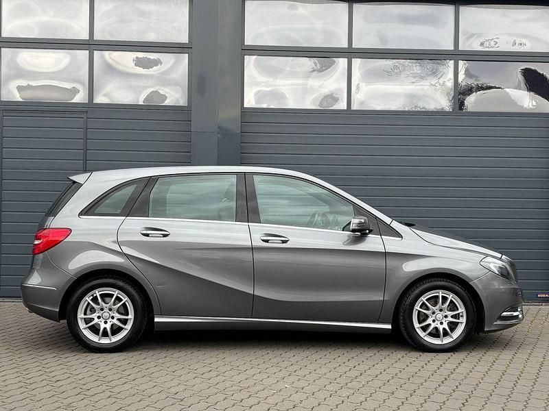 Gebraucht Mercedes B180 122 PS (89 kW) 2012 Grau Van / Kleinbus