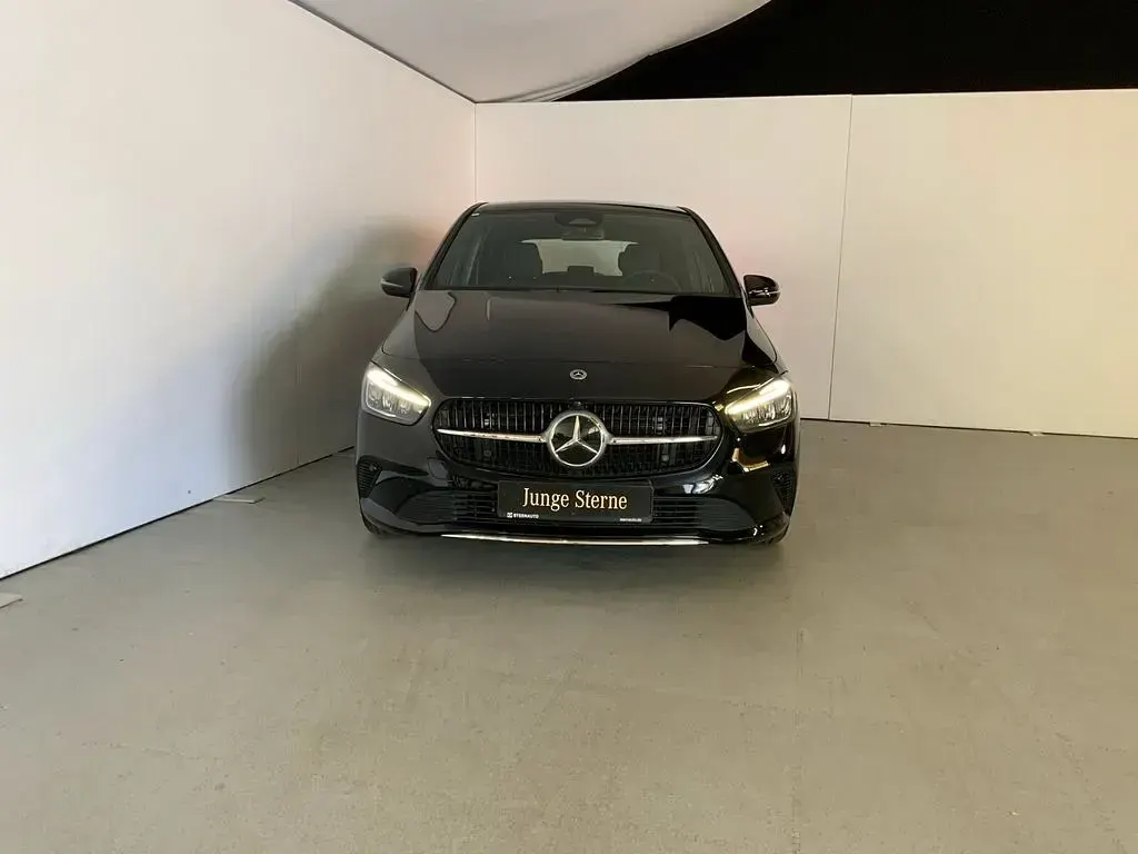Gebraucht Mercedes B180 Progressive 136 PS (100 kW) 2025 Unilack nachtschwarz Kleinwagen