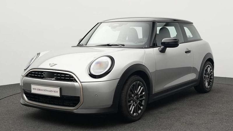 Grau Gebraucht 2024 Mini Cooper Favoured Kleinwagen | 25.731 € (Guter Preis) - Bild 1/4