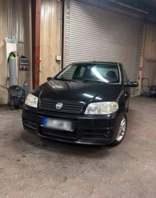 Schwarz Gebraucht 2004 Fiat Punto Coupé | 1.500 € (Guter Preis) - Bild 1/4