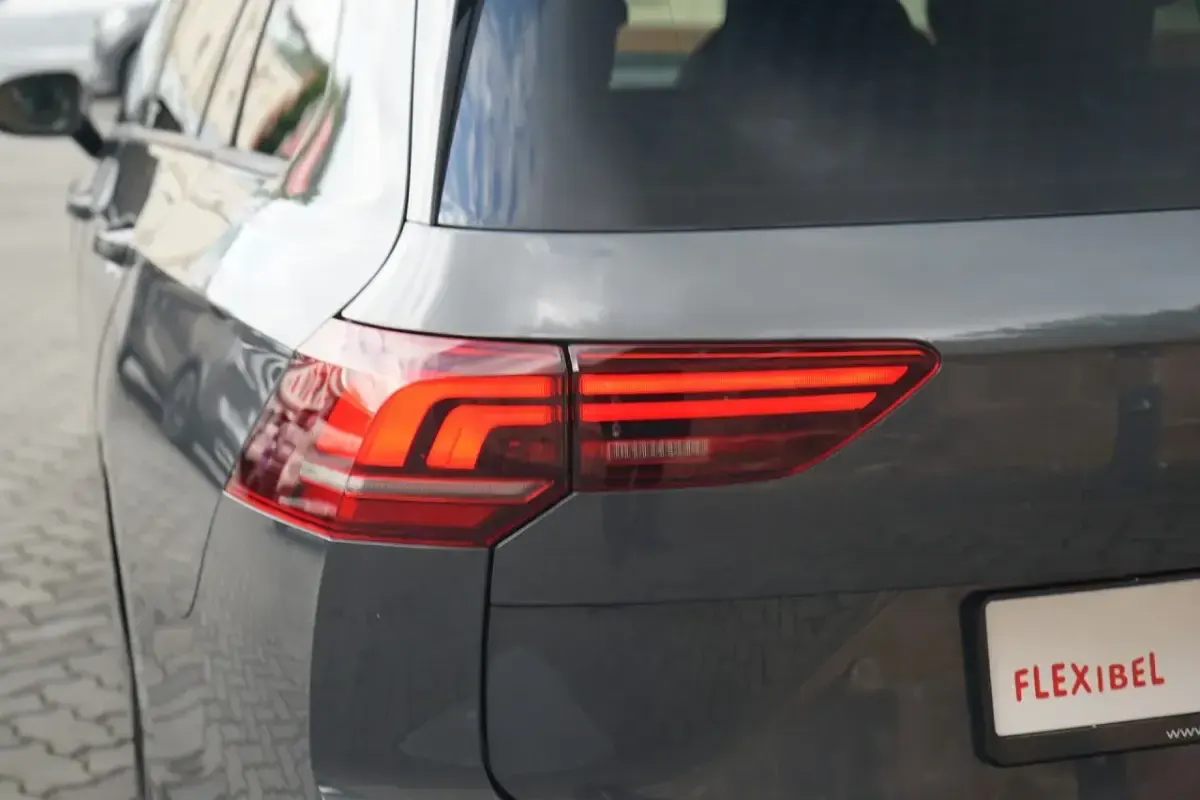Gebraucht VW Golf VIII R-line 150 PS (110 kW) 2022 Schwarz Kombi