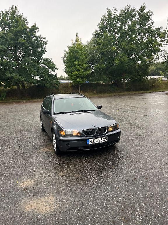 Grau Gebraucht 2003 BMW 320 Kombi | 1.800 € (Guter Preis) - Bild 1/4