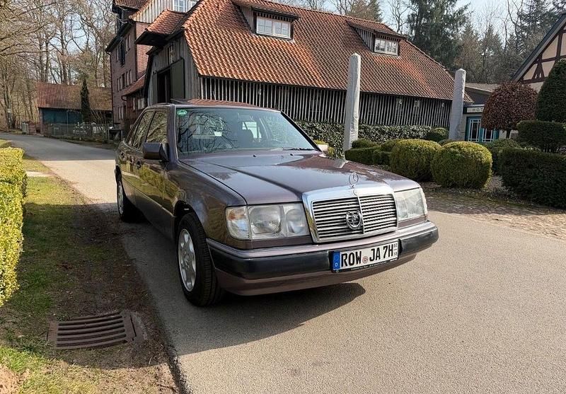 Second-hand Mercedes E260 160 CP (117 kW) 1990 Andere farben Berlinǎ