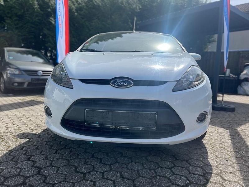 Usata Ford Fiesta 95 CV (69 kW) 2011 Bianco Utilitaria