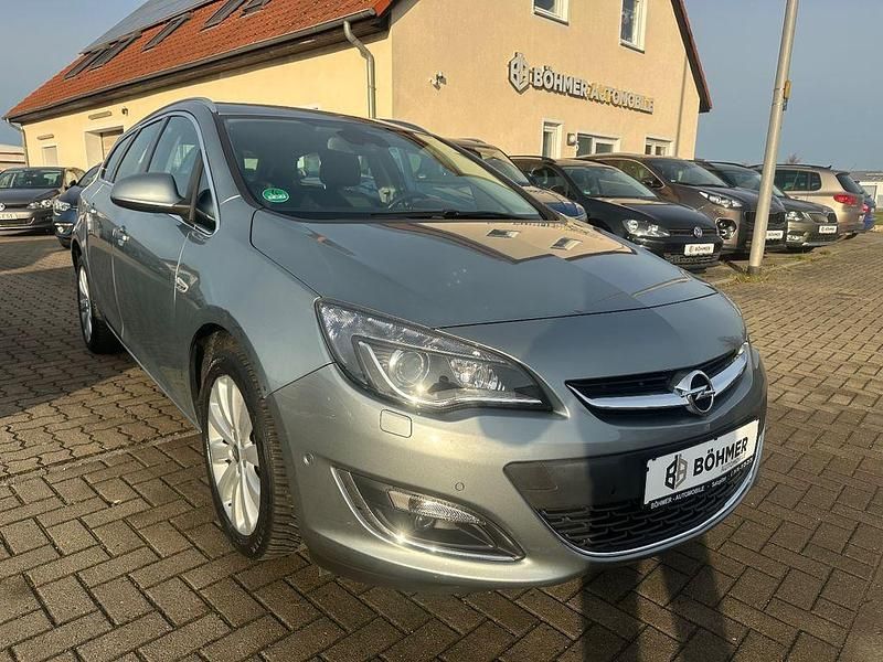 Silber Gebraucht 2013 Opel Astra Innovation Kombi | 7.800 € (Teuer) - Bild 1/4