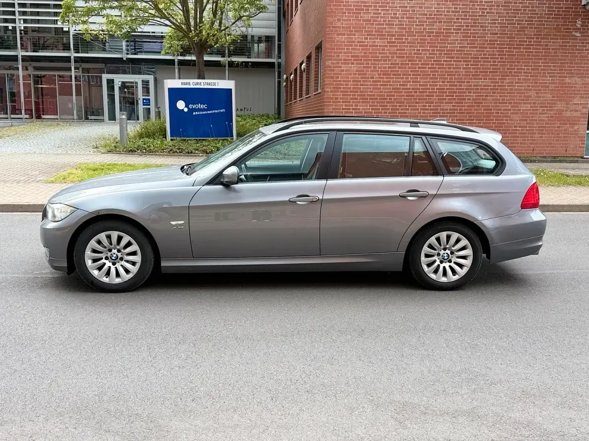 Używany BMW 320 Basis 177 KM (130 kW) 2009 Szary Kombi