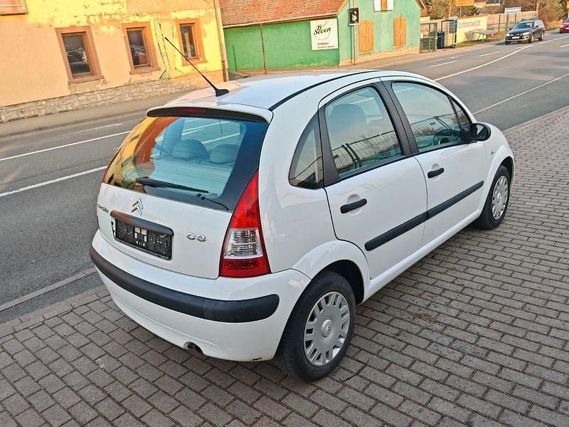 Gebraucht Citroën C3 Comfort 73 PS (53 kW) 2007 Weiß Limousine