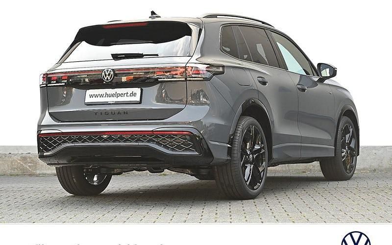 Neu VW Tiguan R-line 150 PS (110 kW) 2025 Delfingrau metallic SUV