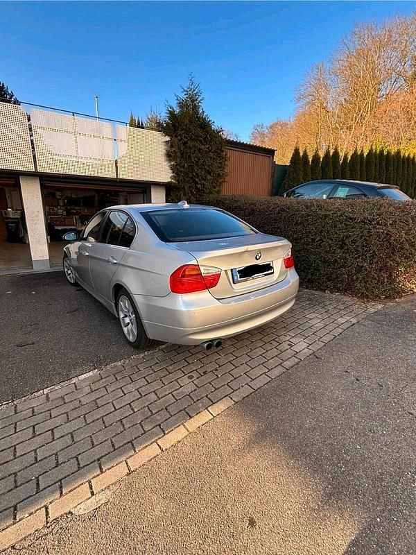 Silber Gebraucht 2005 BMW 330 Limousine | 6.500 € (Guter Preis) - Bild 1/4