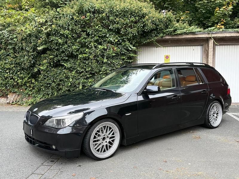 Schwarz Gebraucht 2005 BMW 545 Kombi | 7.000 € - Bild 1/4