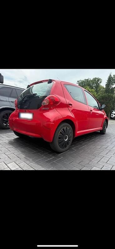 Gebraucht Toyota Aygo 69 PS (50 kW) 2007 Rot Kleinwagen