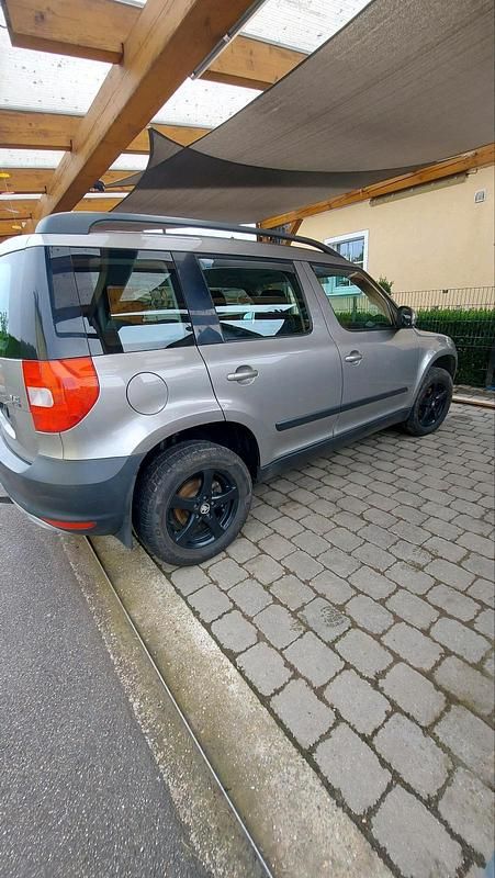 Beige Gebraucht 2012 Skoda Yeti SUV | 5.200 € (Guter Preis) - Bild 1/4