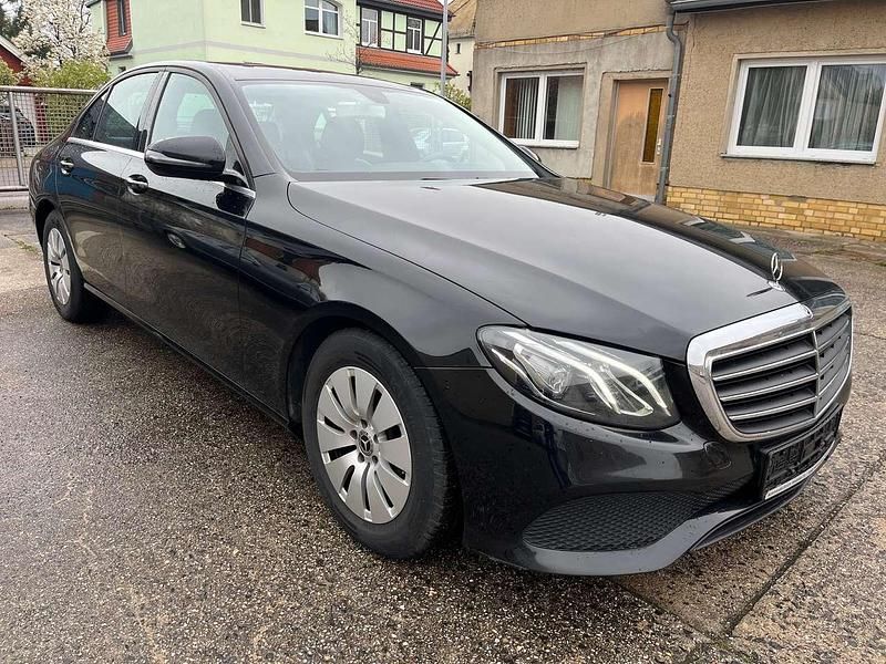 Second-hand Mercedes E200 160 CP (117 kW) 2020 Negru Berlinǎ