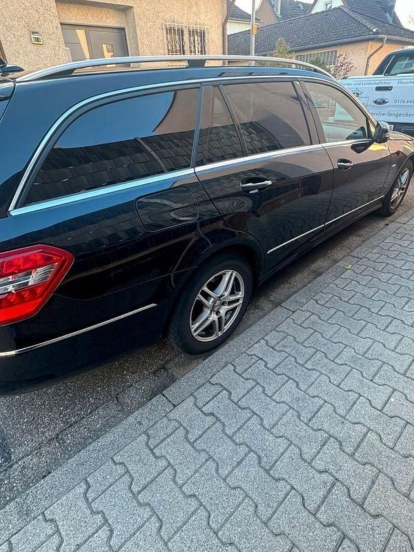 Gebraucht Mercedes E220 170 PS (125 kW) 2011 Schwarz Kombi