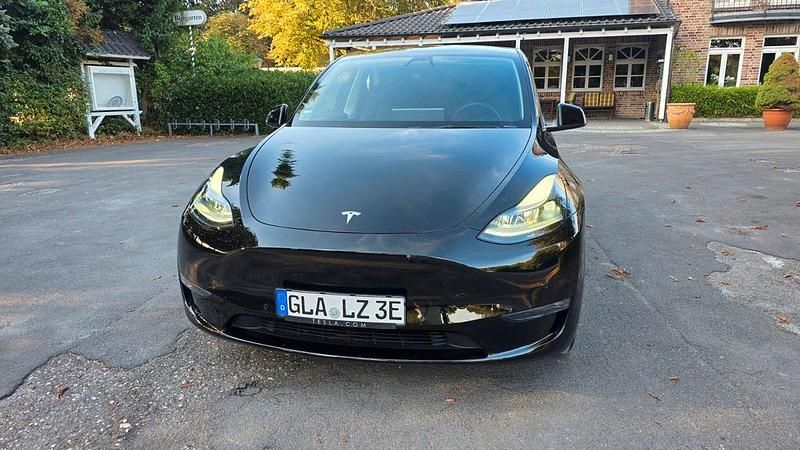 Schwarz Gebraucht 2022 Tesla Model Y SUV | 34.900 € (Etwas zu teuer) - Bild 1/4
