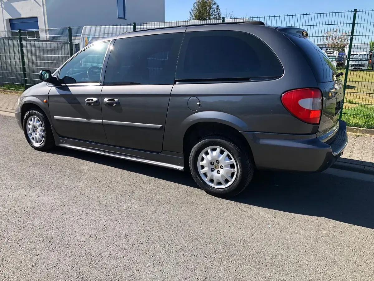 Gebraucht Chrysler Grand Voyager 150 PS (110 kW) 2007 Grau Van / Kleinbus