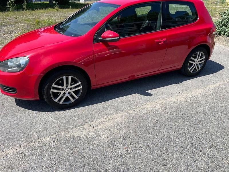 Gebraucht VW Golf VI 80 PS (58 kW) 2009 Rot Kleinwagen