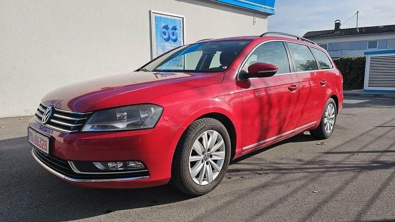 Rot Gebraucht 2011 VW Passat Comfortline Kombi | 3.800 € (Guter Preis) - Bild 1/4