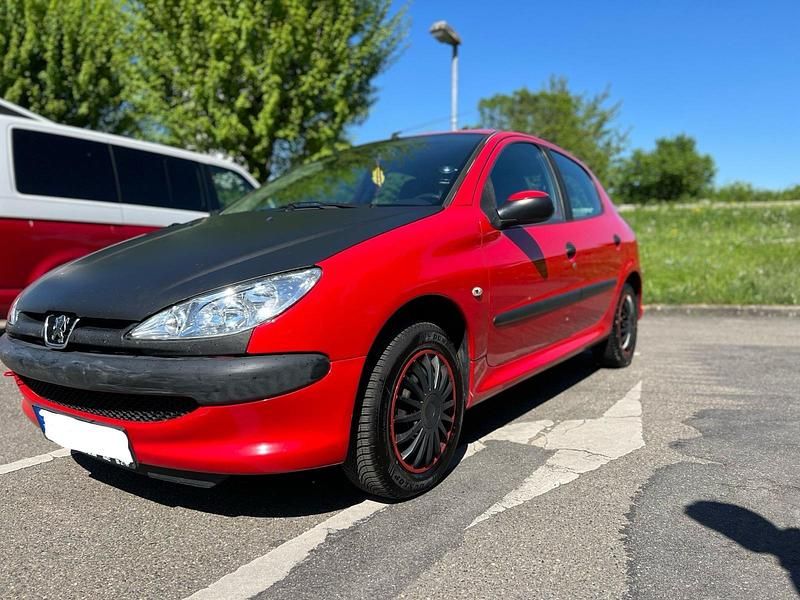 Rot Gebraucht 2006 Peugeot 206 Limousine | 1.000 € (Fairer Preis) - Bild 1/4